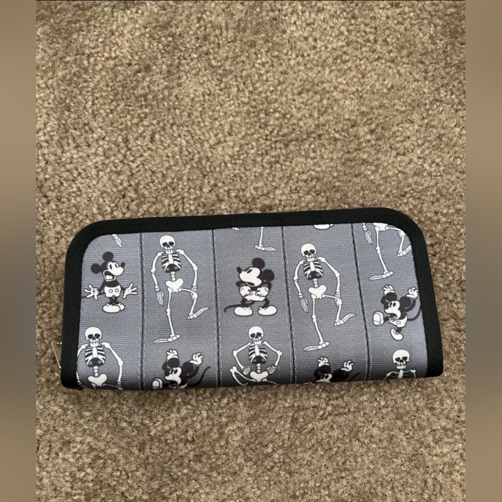 Harvey's Disney Spooky Mickey clutch wallet